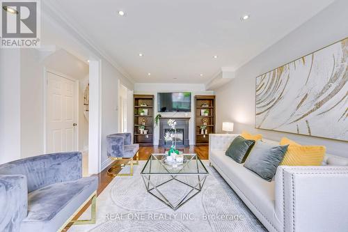 3401 Water Lily Court, Mississauga, ON - Indoor Photo Showing Living Room