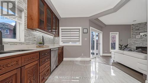 38 Salem Court, Brampton, ON - Indoor Photo Showing Kitchen