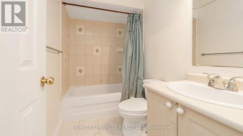 38 Salem Court, Brampton, ON - Indoor Photo Showing Bathroom