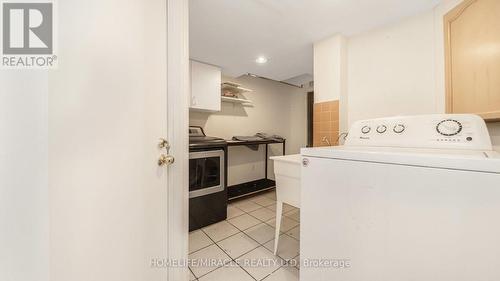 38 Salem Court, Brampton, ON - Indoor Photo Showing Laundry Room