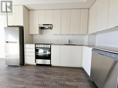 311 - 62 Sky Harbour Drive, Brampton, ON - Indoor Photo Showing Kitchen