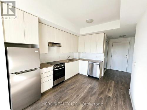 311 - 62 Sky Harbour Drive, Brampton, ON - Indoor Photo Showing Kitchen