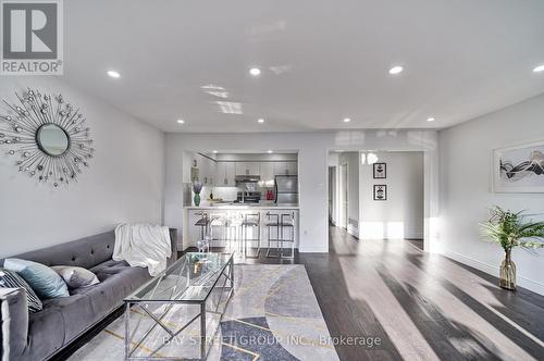 2746 Bur Oak Avenue, Markham, ON - Indoor Photo Showing Living Room