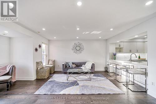 2746 Bur Oak Avenue, Markham, ON - Indoor Photo Showing Living Room