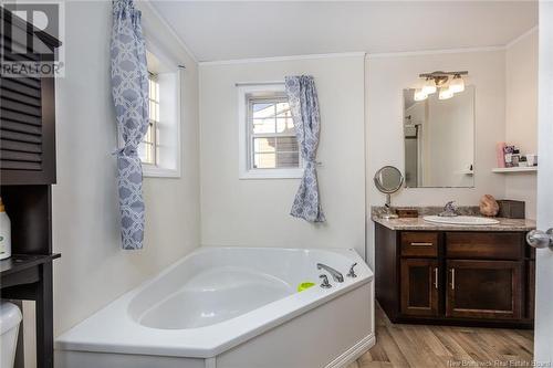 44 Hemmingway, Riverview, NB - Indoor Photo Showing Bathroom