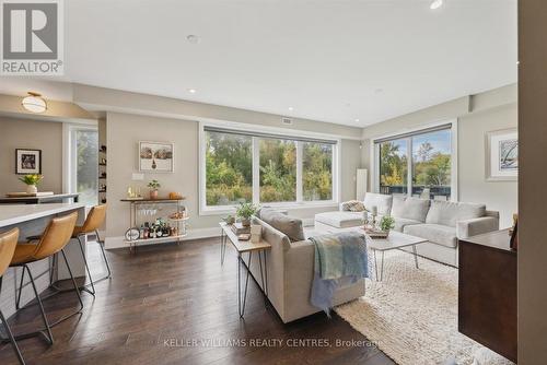 103 - 164 Cemetery Road, Uxbridge, ON - Indoor Photo Showing Living Room