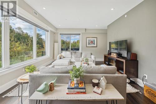 103 - 164 Cemetery Road, Uxbridge, ON - Indoor Photo Showing Living Room