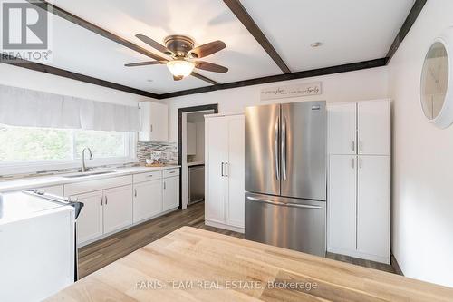 2447 Ridge Road W, Oro-Medonte, ON - Indoor Photo Showing Kitchen