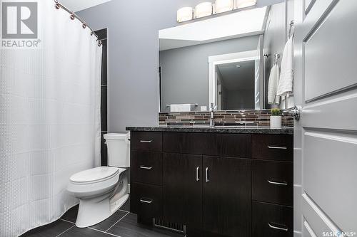 214 Bentley Court, Saskatoon, SK - Indoor Photo Showing Bathroom