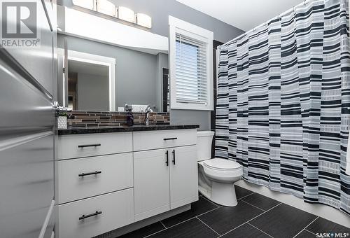 214 Bentley Court, Saskatoon, SK - Indoor Photo Showing Bathroom