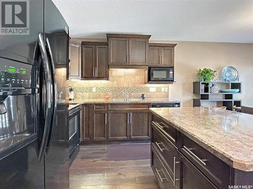 104 4100 Sandhill Crescent, Regina, SK - Indoor Photo Showing Kitchen With Upgraded Kitchen