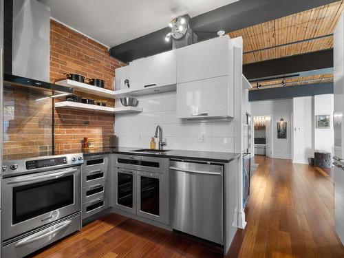 Kitchen - 104-11 Rue Charlevoix, Montréal (Le Sud-Ouest), QC - Indoor Photo Showing Kitchen With Upgraded Kitchen