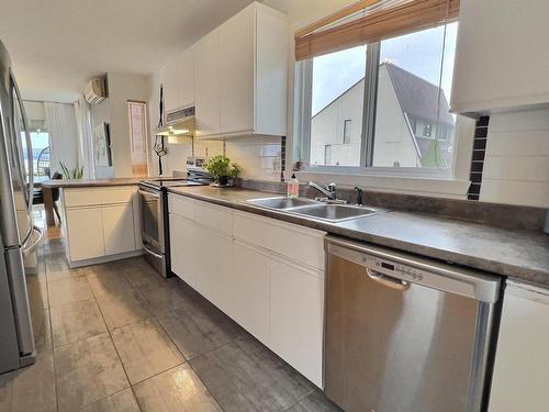 Cuisine - 8379 Rue Des Trois-Mâts, Lévis (Desjardins), QC - Indoor Photo Showing Kitchen With Double Sink