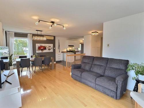 Salon - 8379 Rue Des Trois-Mâts, Lévis (Desjardins), QC - Indoor Photo Showing Living Room