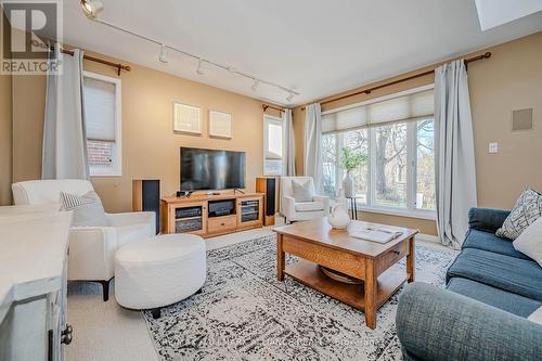 86 Binkley Crescent, Hamilton, ON - Indoor Photo Showing Living Room