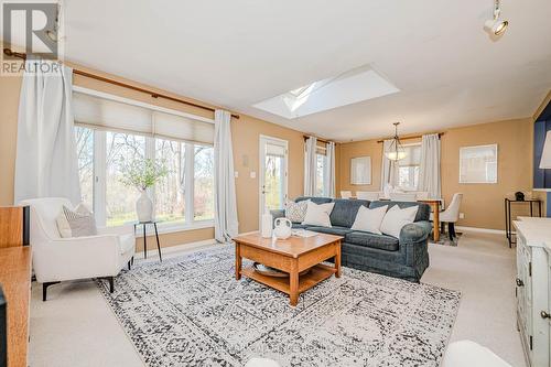 86 Binkley Crescent, Hamilton, ON - Indoor Photo Showing Living Room