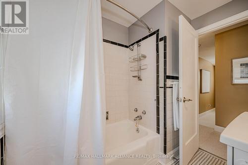 86 Binkley Crescent, Hamilton, ON - Indoor Photo Showing Bathroom