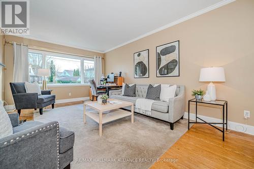 86 Binkley Crescent, Hamilton, ON - Indoor Photo Showing Living Room