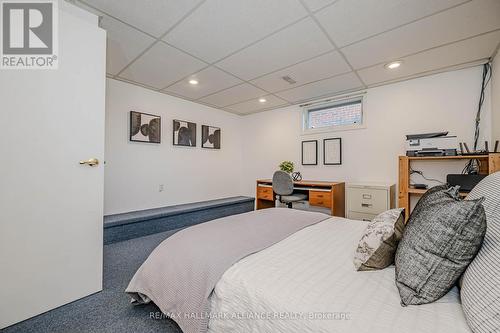 86 Binkley Crescent, Hamilton, ON - Indoor Photo Showing Bedroom