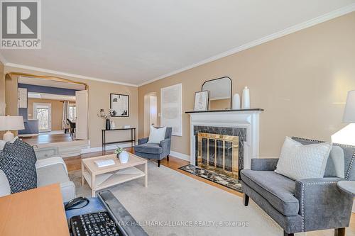 86 Binkley Crescent, Hamilton, ON - Indoor Photo Showing Living Room With Fireplace