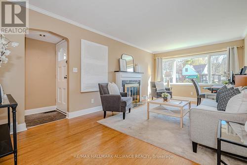 86 Binkley Crescent, Hamilton, ON - Indoor Photo Showing Living Room With Fireplace