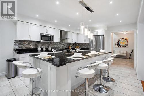 3070 Meadowgate Boulevard, London, ON - Indoor Photo Showing Kitchen With Upgraded Kitchen