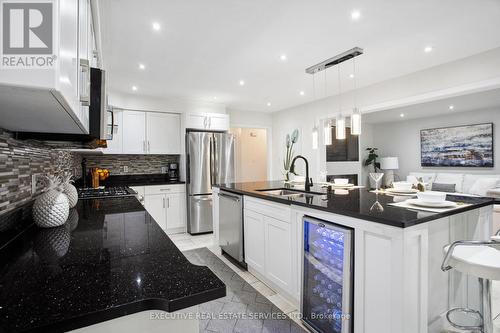 3070 Meadowgate Boulevard, London, ON - Indoor Photo Showing Kitchen With Stainless Steel Kitchen With Upgraded Kitchen