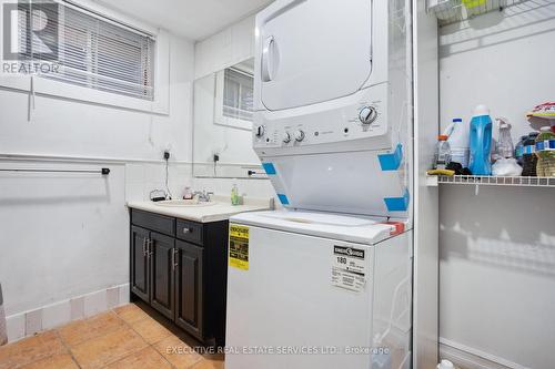 3070 Meadowgate Boulevard, London, ON - Indoor Photo Showing Laundry Room