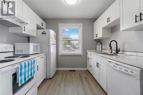 123 Bedford Crescent, Sarnia, ON - Indoor Photo Showing Kitchen