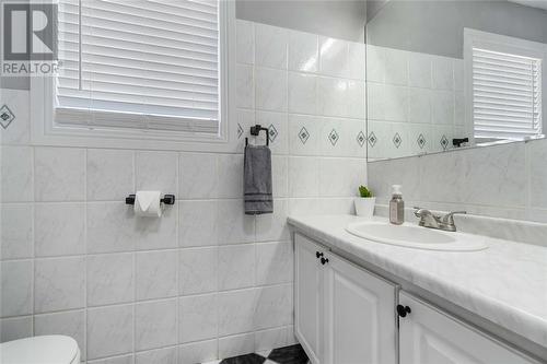 123 Bedford Crescent, Sarnia, ON - Indoor Photo Showing Bathroom