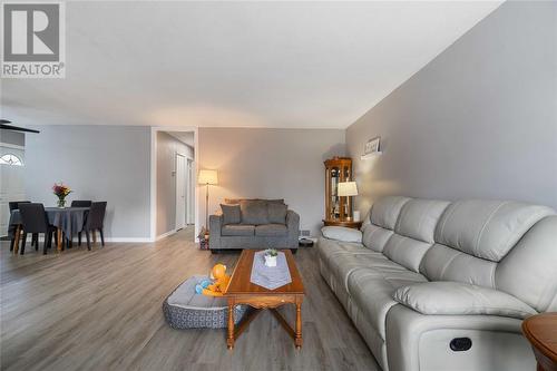 123 Bedford Crescent, Sarnia, ON - Indoor Photo Showing Living Room