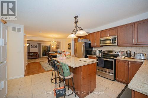 15 Eliza Avenue N, Kitchener, ON - Indoor Photo Showing Kitchen