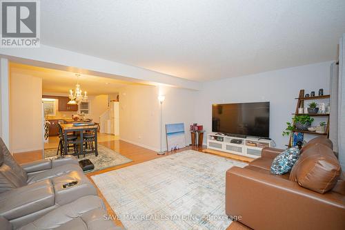 15 Eliza Avenue N, Kitchener, ON - Indoor Photo Showing Living Room