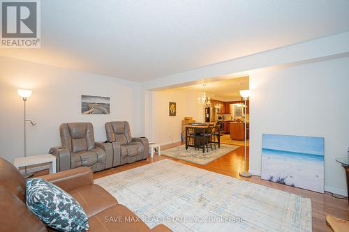 15 Eliza Avenue N, Kitchener, ON - Indoor Photo Showing Living Room