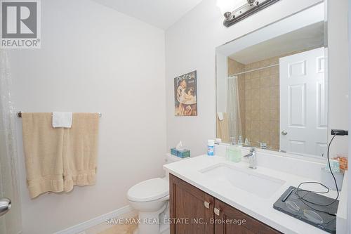 15 Eliza Avenue N, Kitchener, ON - Indoor Photo Showing Bathroom