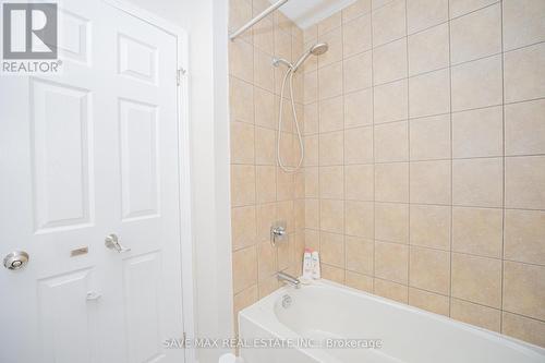 15 Eliza Avenue N, Kitchener, ON - Indoor Photo Showing Bathroom