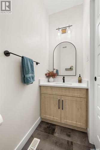 5217 E Green Crescent, Regina, SK - Indoor Photo Showing Bathroom