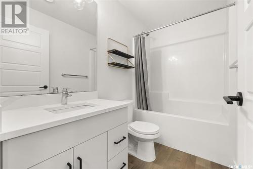 5217 E Green Crescent, Regina, SK - Indoor Photo Showing Bathroom