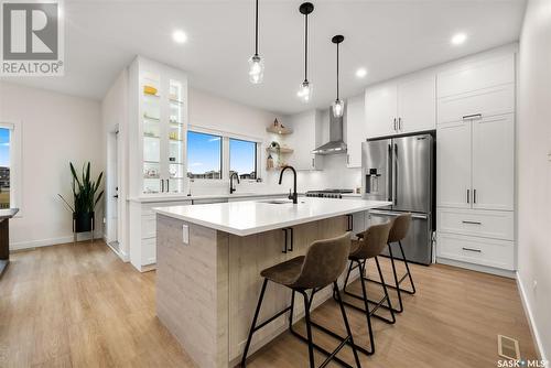 5217 E Green Crescent, Regina, SK - Indoor Photo Showing Kitchen With Stainless Steel Kitchen With Upgraded Kitchen