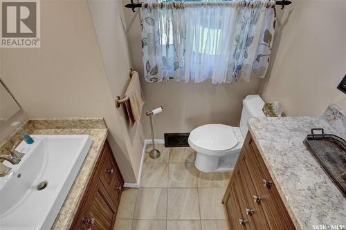 918 Henry Street, Moose Jaw, SK - Indoor Photo Showing Bathroom