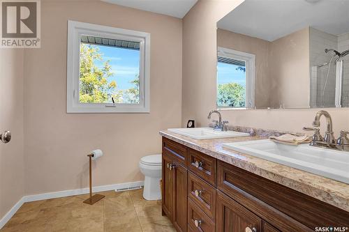 918 Henry Street, Moose Jaw, SK - Indoor Photo Showing Bathroom