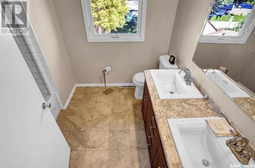 918 Henry Street, Moose Jaw, SK - Indoor Photo Showing Bathroom