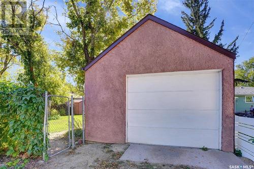 918 Henry Street, Moose Jaw, SK - Outdoor With Exterior