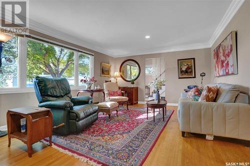 918 Henry Street, Moose Jaw, SK - Indoor Photo Showing Living Room