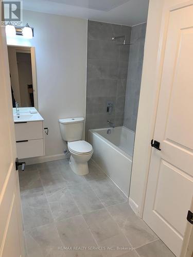 305 - 7 Erie Avenue, Brantford, ON - Indoor Photo Showing Bathroom