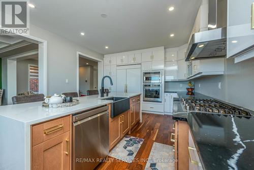 183 Histand Trail E, Kitchener, ON - Indoor Photo Showing Kitchen With Upgraded Kitchen