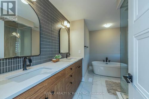 183 Histand Trail E, Kitchener, ON - Indoor Photo Showing Bathroom