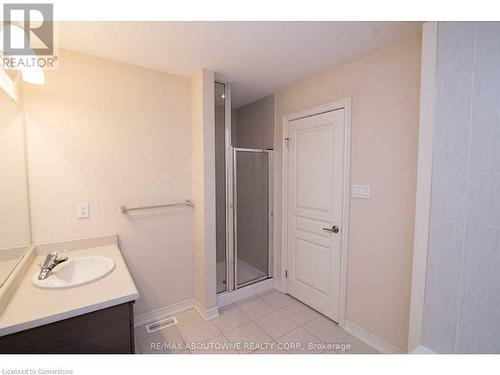 63 - 541 Winston Road, Grimsby, ON - Indoor Photo Showing Bathroom