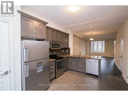 63 - 541 Winston Road, Grimsby, ON - Indoor Photo Showing Kitchen