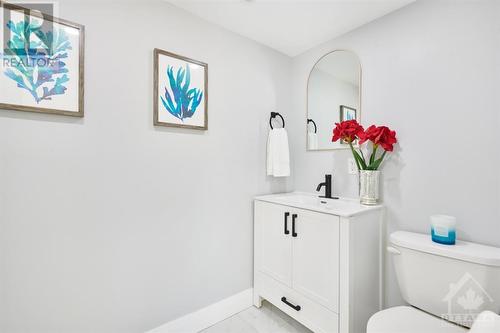 42 Woodburn Drive, Blackburn Hamlet (2301 - Blackburn Hamlet), ON - Indoor Photo Showing Bathroom